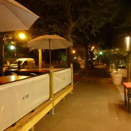 Hotel Le 126 2*